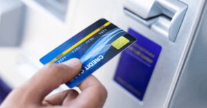 Rút tiền thẻ tín dụng bằng ATM